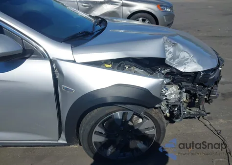 2019 Buick Regal Tourx Awd Essence from USA, damaged, VIN W04GV8SX9K1010882